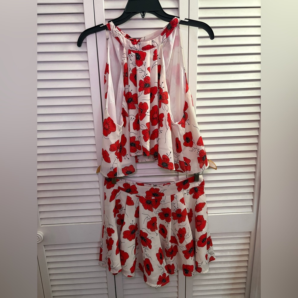 L’ATISTE By Amy Two Piece Floral Top & Shorts